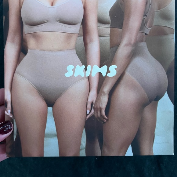 Skims - Picture 1 of 3